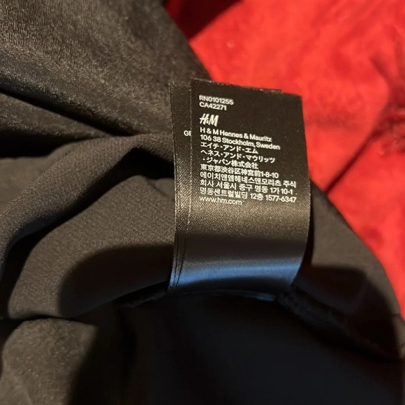 H&M black VNeck peplum sleevesless blouse with zipper back detail  Sz 12 - Picture 9 of 11